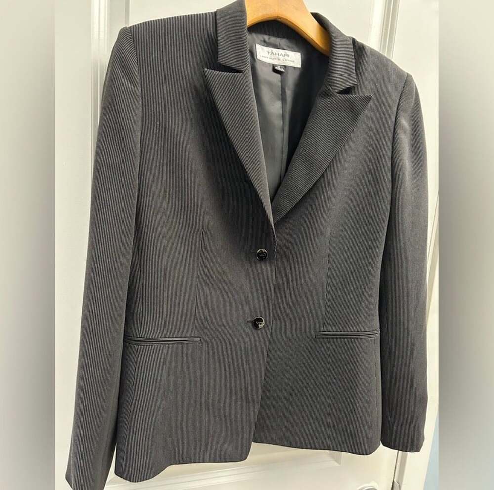 Tahari Arthur S. Levine Blazer Size 10 Pinstripe Black